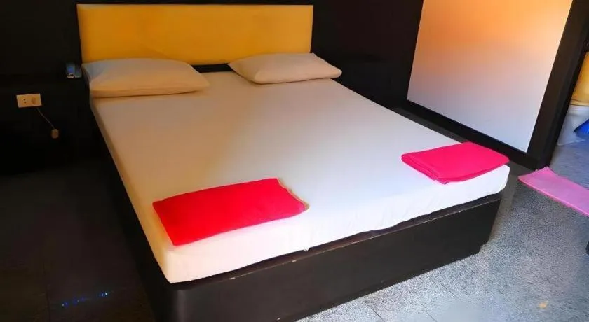 Bed in Picnic Sriracha Hotel