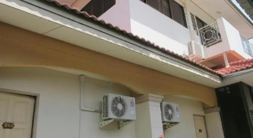 Picnic Sriracha Hotel