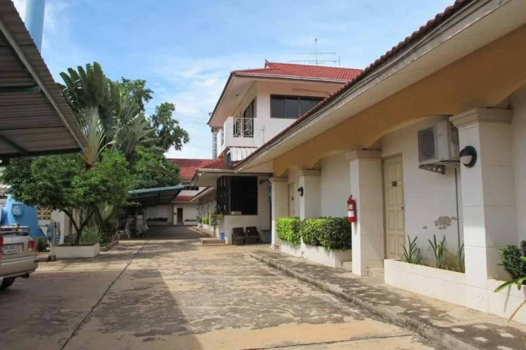 Picnic Sriracha Hotel