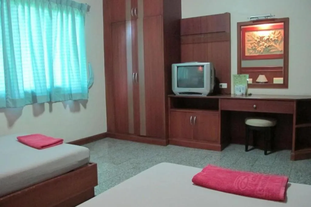 Bed in Picnic Sriracha Hotel