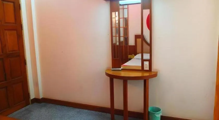 Picnic Sriracha Hotel