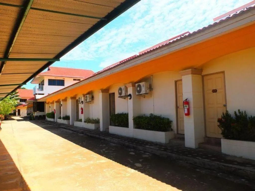 Picnic Sriracha Hotel