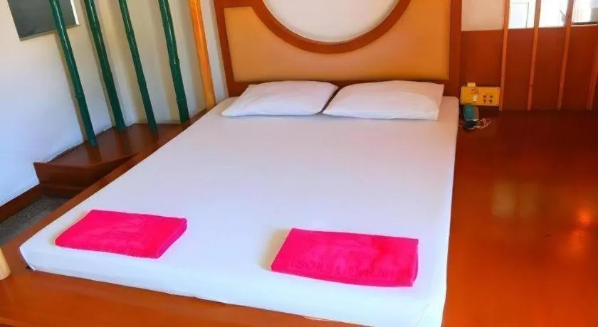 Bed in Picnic Sriracha Hotel