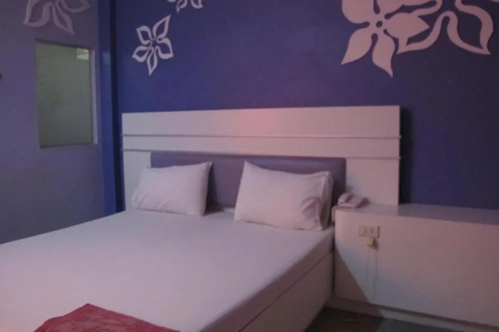 Bed in Picnic Sriracha Hotel