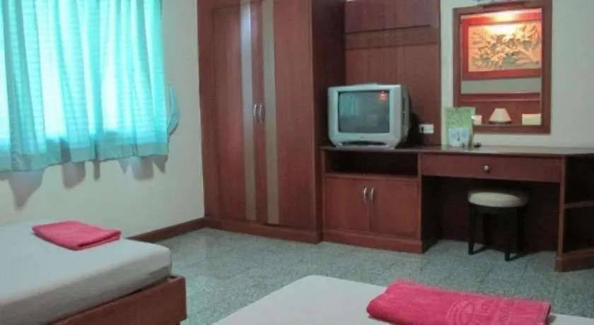 Bed in Picnic Sriracha Hotel