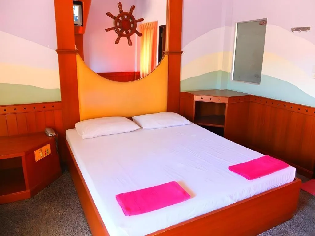 Bed in Picnic Sriracha Hotel