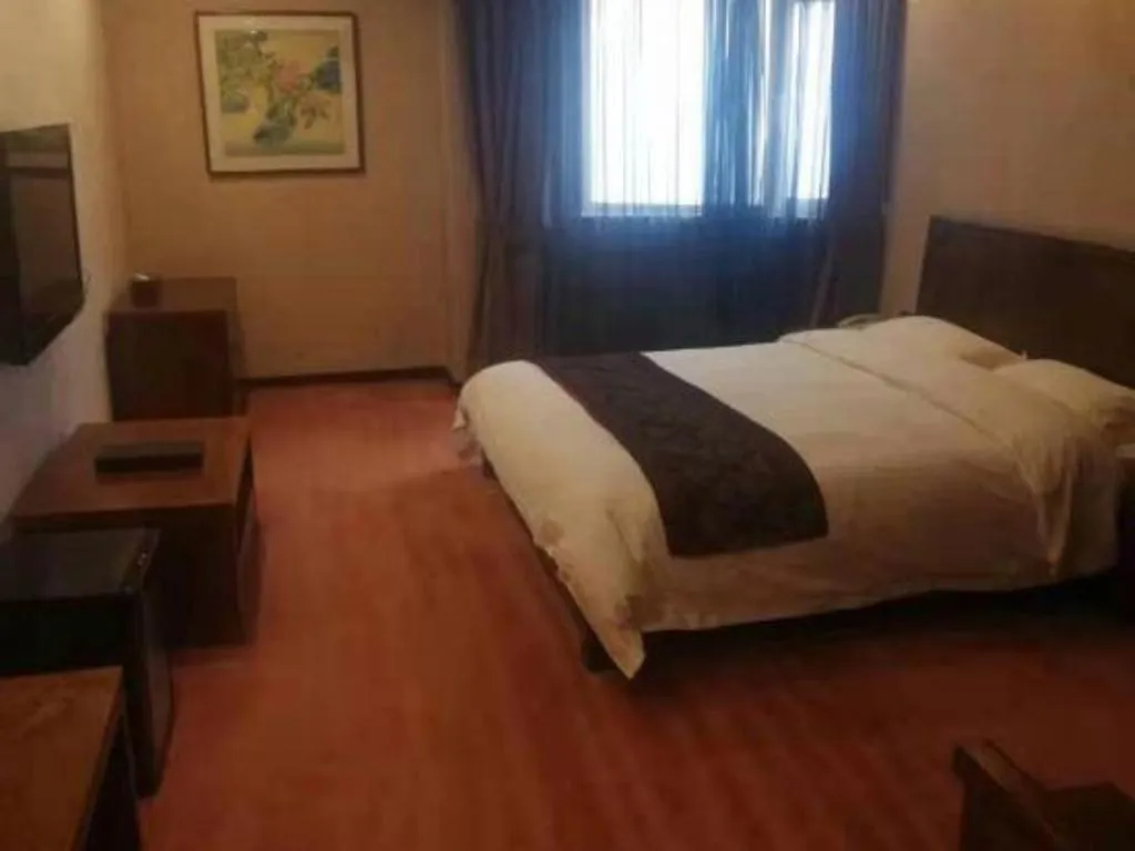 Bed in Metropark Hotel