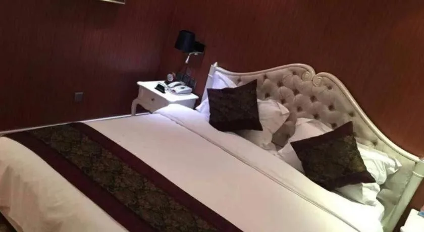 Bed in Metropark Hotel