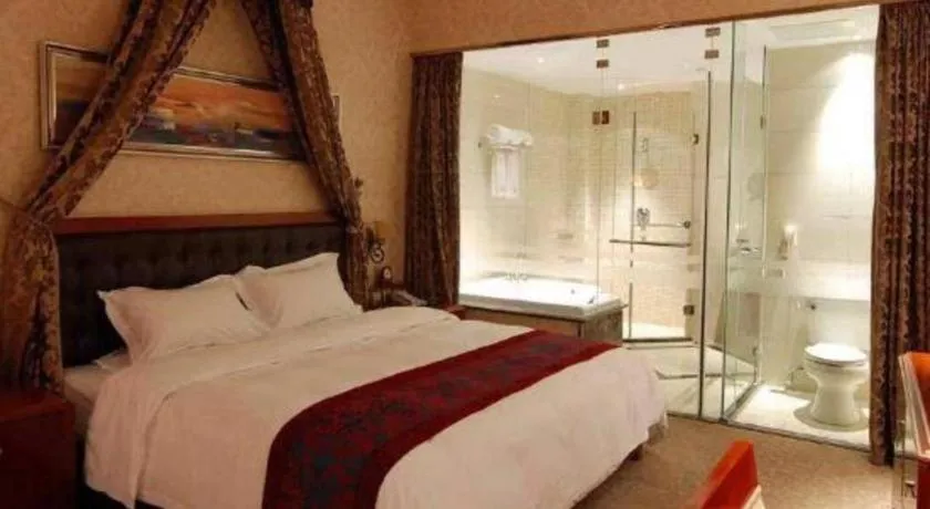 Bed in Metropark Hotel