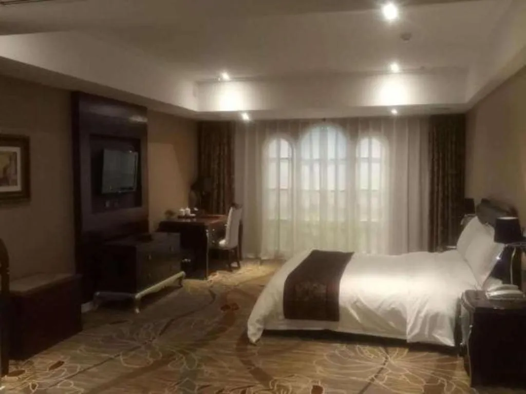 Bed in Metropark Hotel