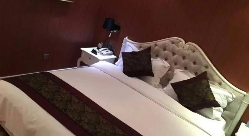 Bed in Metropark Hotel