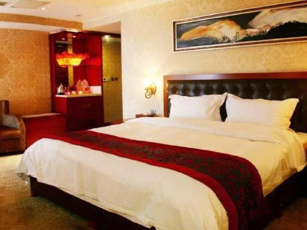 Bed in Metropark Hotel