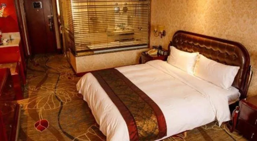 Bed in Metropark Hotel