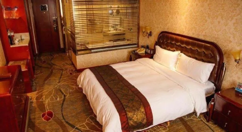 Bed in Metropark Hotel