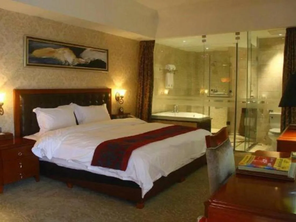 Bed in Metropark Hotel