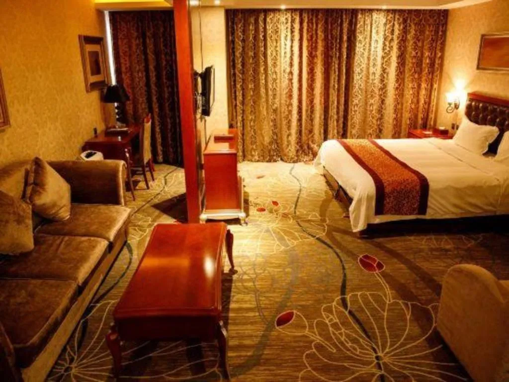 Bed in Metropark Hotel