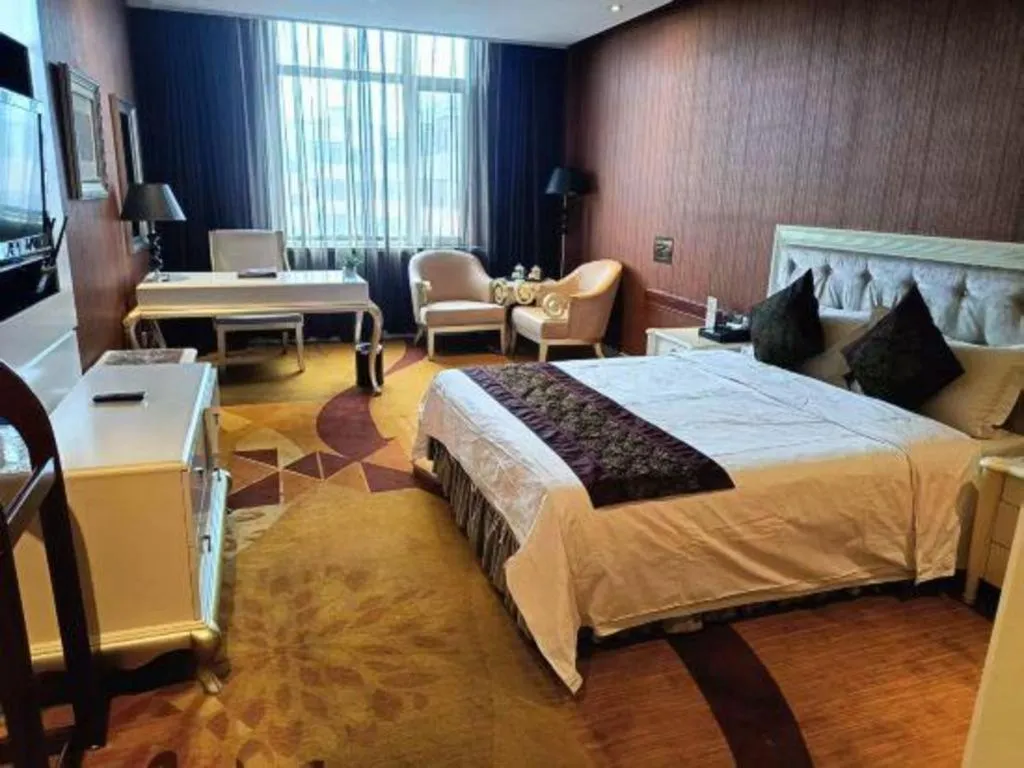 Bed in Metropark Hotel