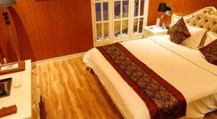 Bed in Metropark Hotel