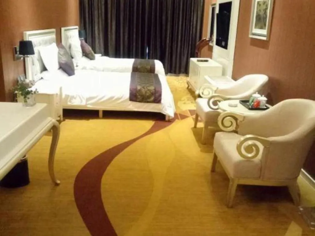 Bed in Metropark Hotel