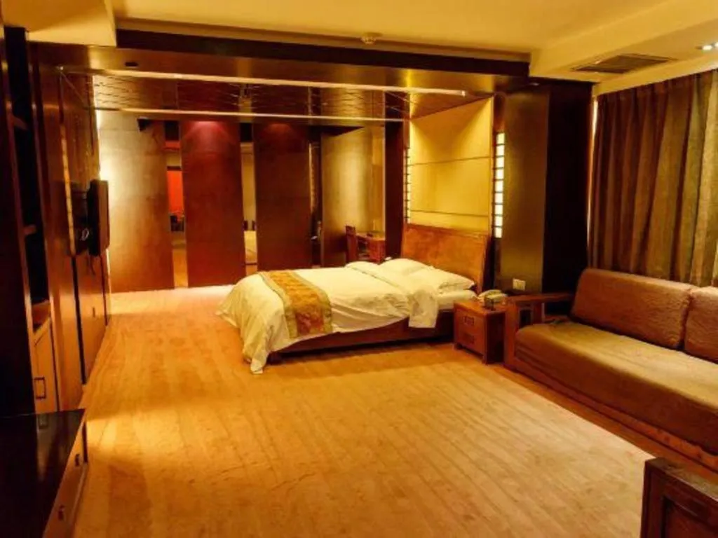 Bed in Metropark Hotel