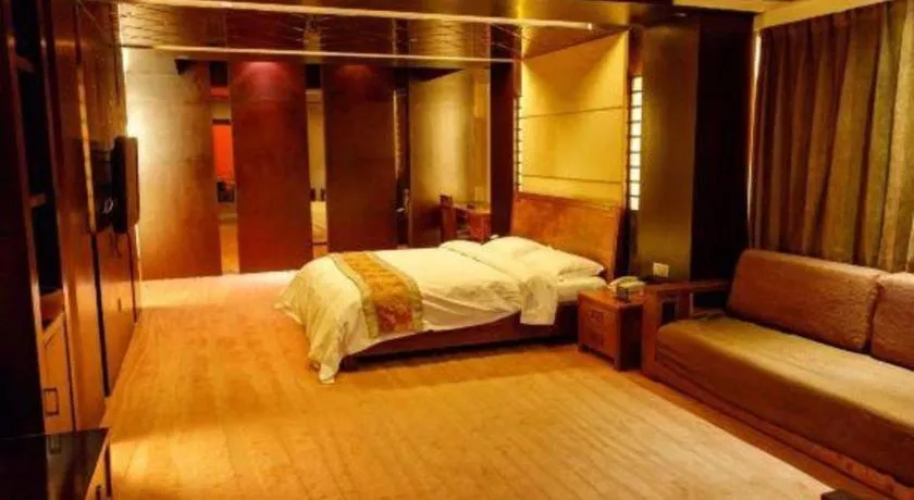 Bed in Metropark Hotel