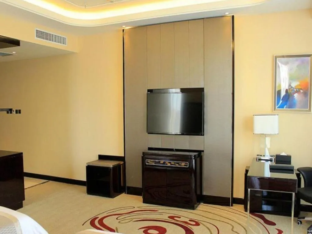 Bed in Pacific Regency Hotel Shenyang