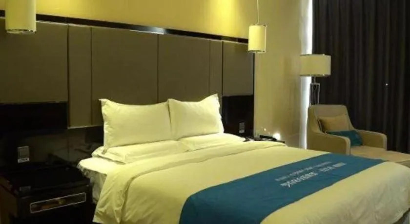Bed in Pacific Regency Hotel Shenyang