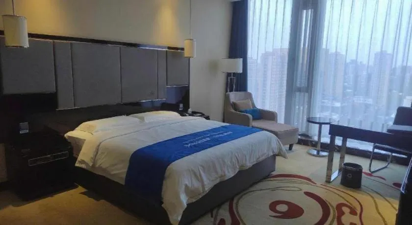 Bed in Pacific Regency Hotel Shenyang