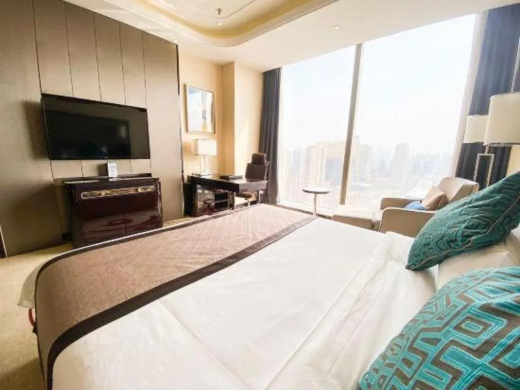 Bed in Pacific Regency Hotel Shenyang