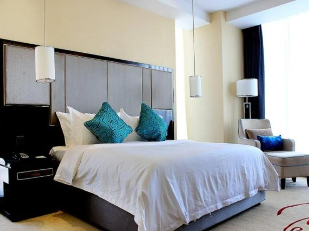 Bed in Pacific Regency Hotel Shenyang