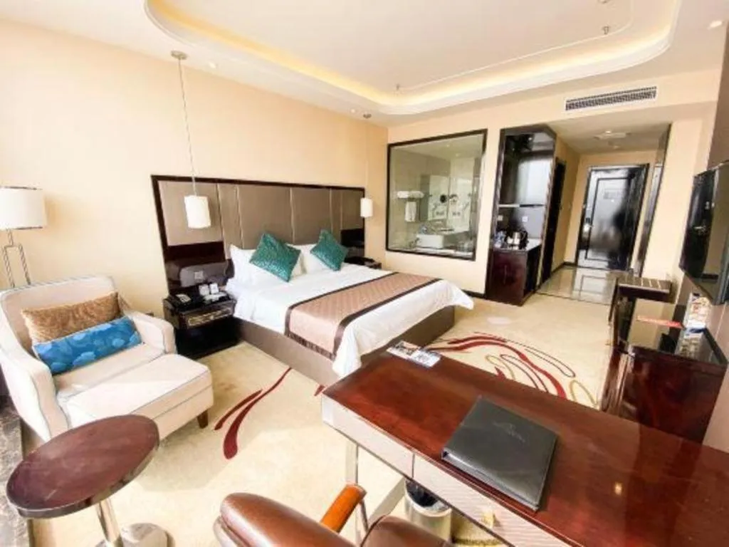 Bed in Pacific Regency Hotel Shenyang