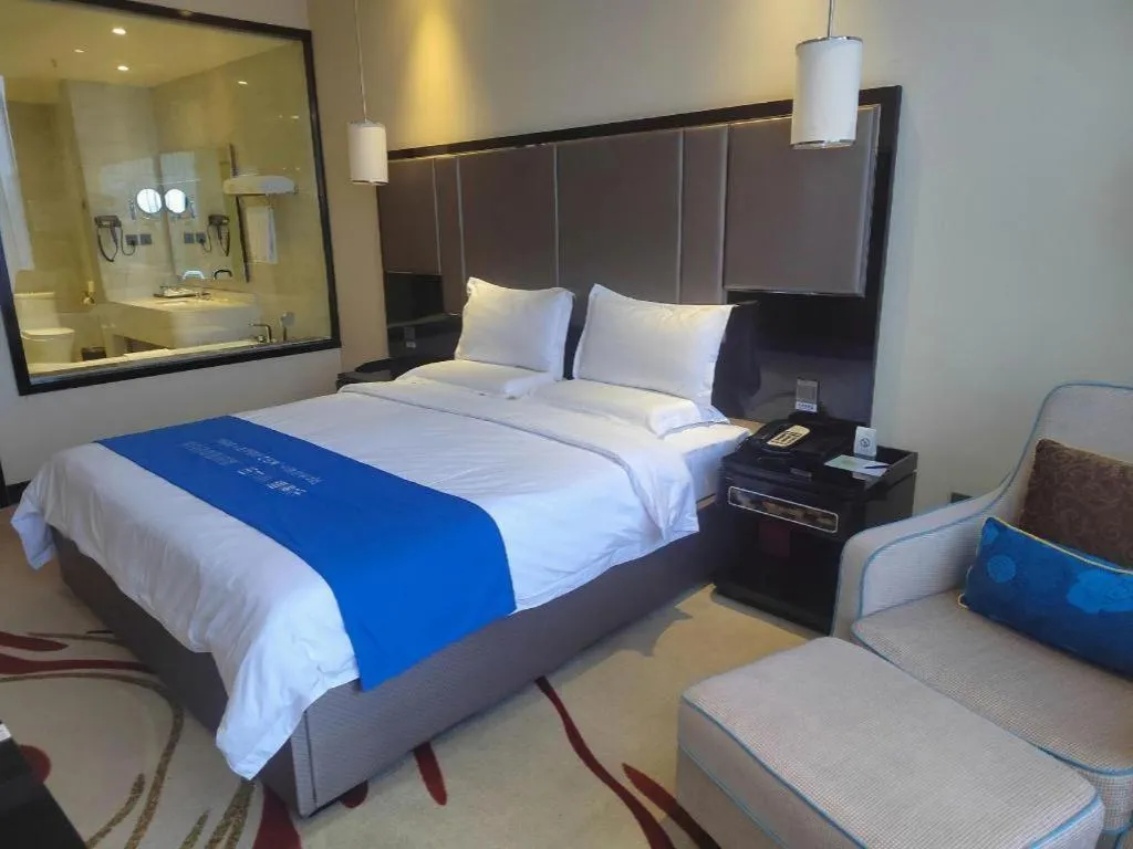 Bed in Pacific Regency Hotel Shenyang
