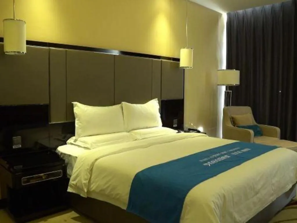 Bed in Pacific Regency Hotel Shenyang