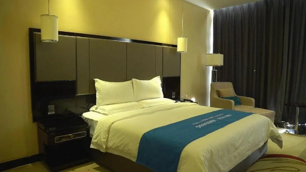 Bed in Pacific Regency Hotel Shenyang
