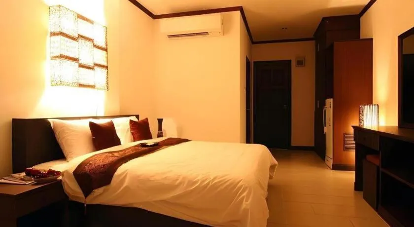 Bed in Sritrakul Place