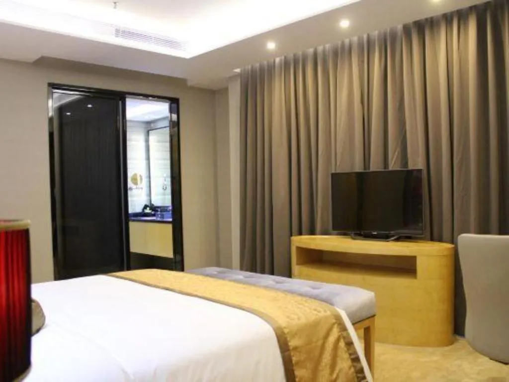 Bed in Golden Phoenix International Hotel