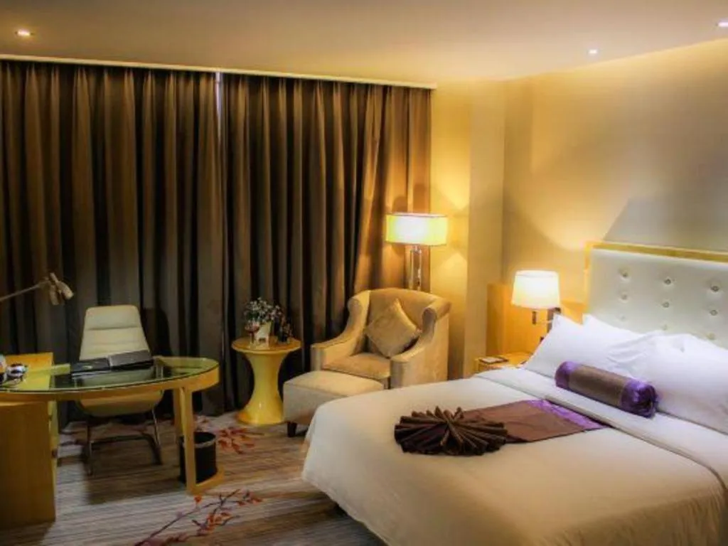 Bed in Golden Phoenix International Hotel