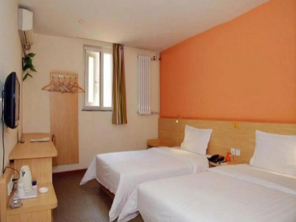 Bed in 7 Days Inn Beijing Tongzhou Universal Studio Linheli Metro Station