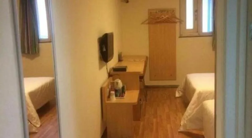 Bed in 7 Days Inn Beijing Tongzhou Universal Studio Linheli Metro Station