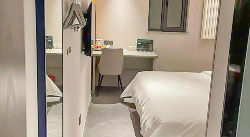 Bed in 7 Days Inn Beijing Tongzhou Universal Studio Linheli Metro Station