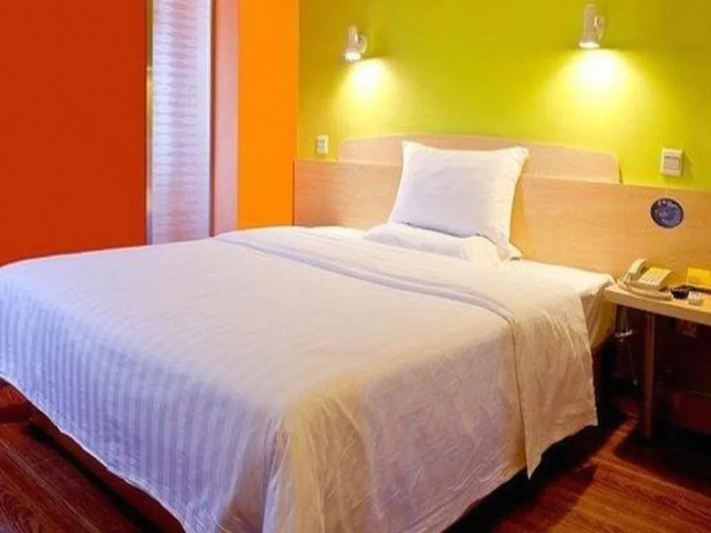 Bed in 7 Days Inn Beijing Tongzhou Universal Studio Linheli Metro Station