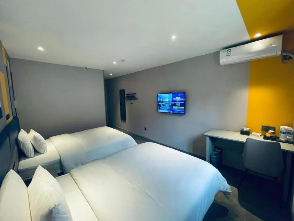 Bed in 7 Days Inn Beijing Tongzhou Universal Studio Linheli Metro Station