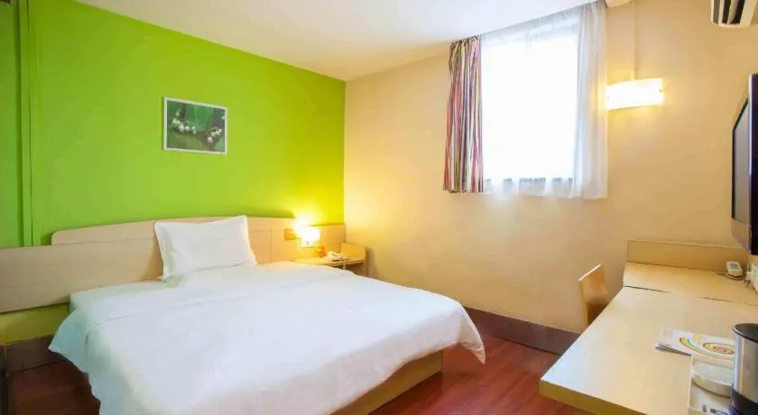 Bed in 7 Days Inn Beijing Tongzhou Universal Studio Linheli Metro Station