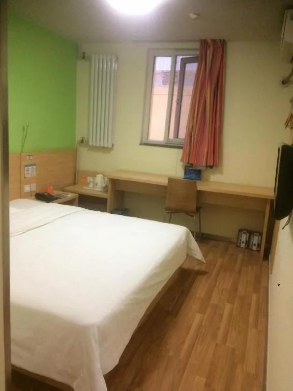 Bed in 7 Days Inn Beijing Tongzhou Universal Studio Linheli Metro Station