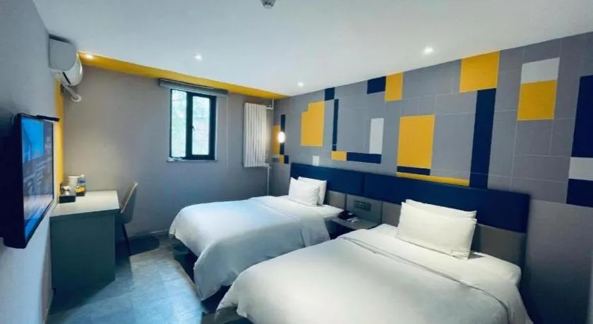 Bed in 7 Days Inn Beijing Tongzhou Universal Studio Linheli Metro Station