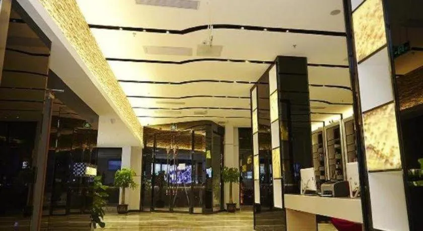 Lavande Hotel Wuhan Wujia Mountain Branch