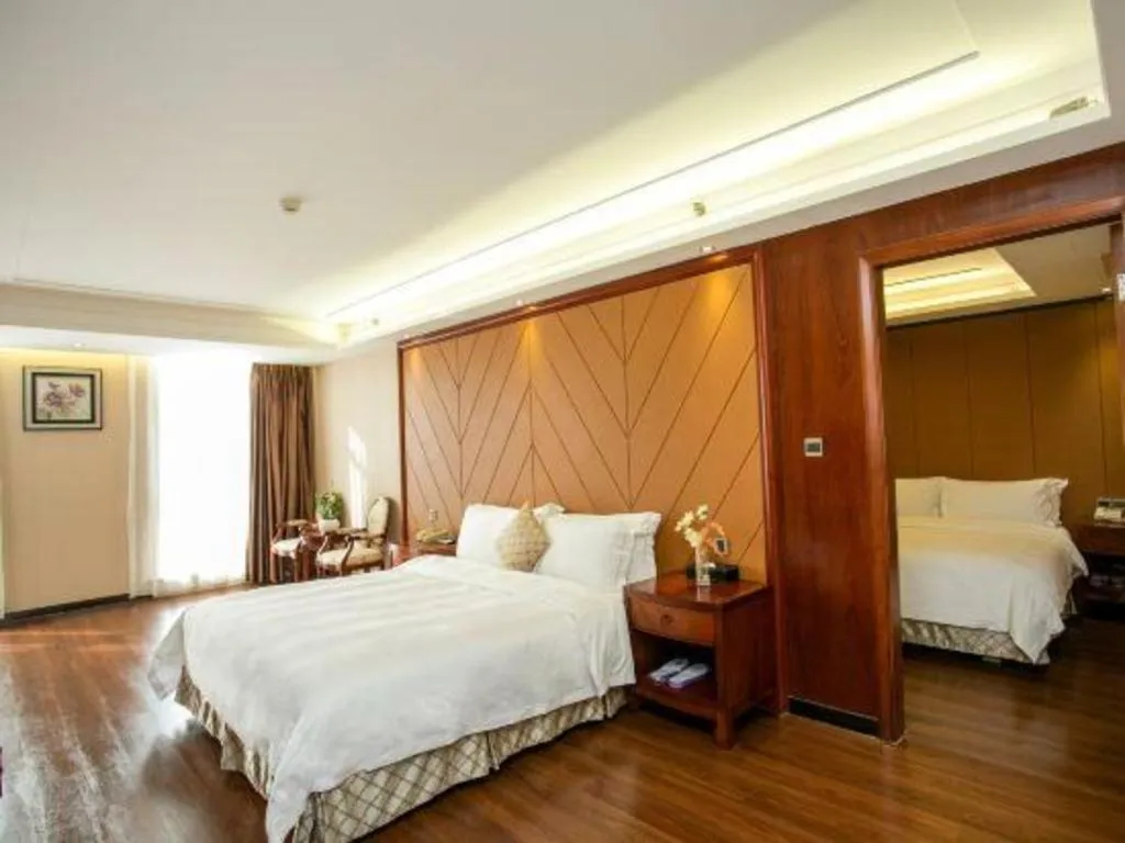 Bed in Auspicious Hotel