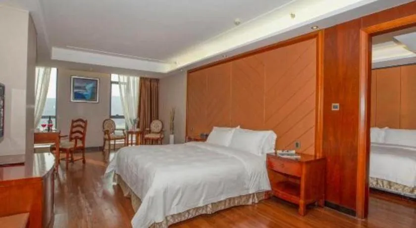 Bed in Auspicious Hotel