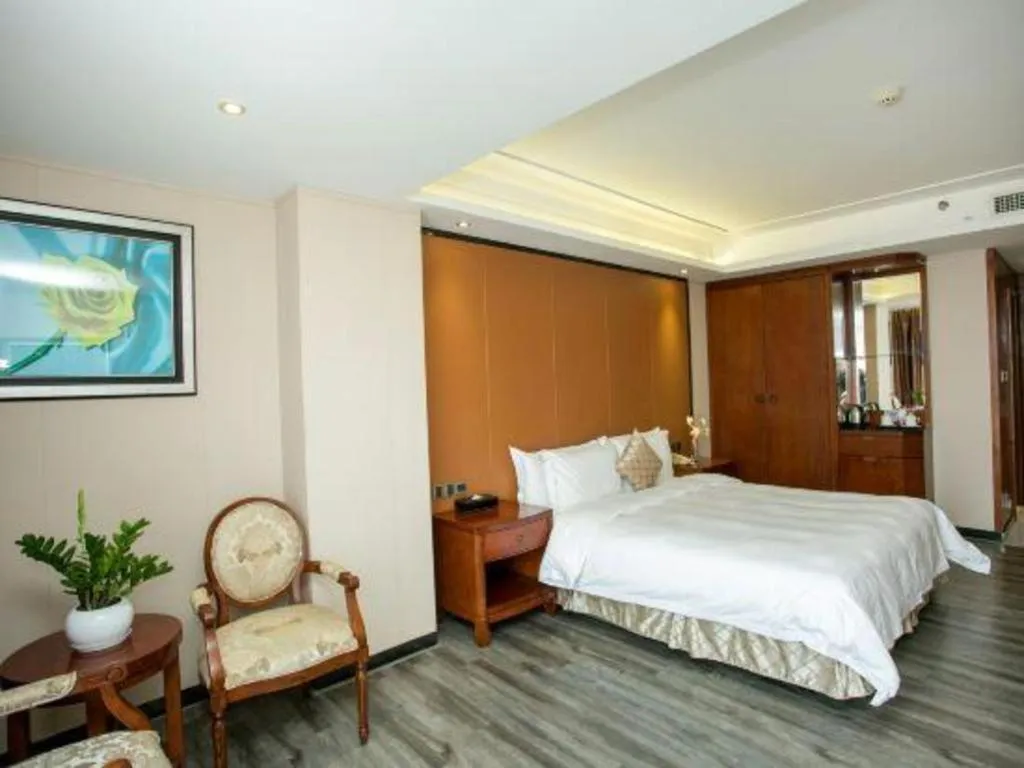 Bed in Auspicious Hotel