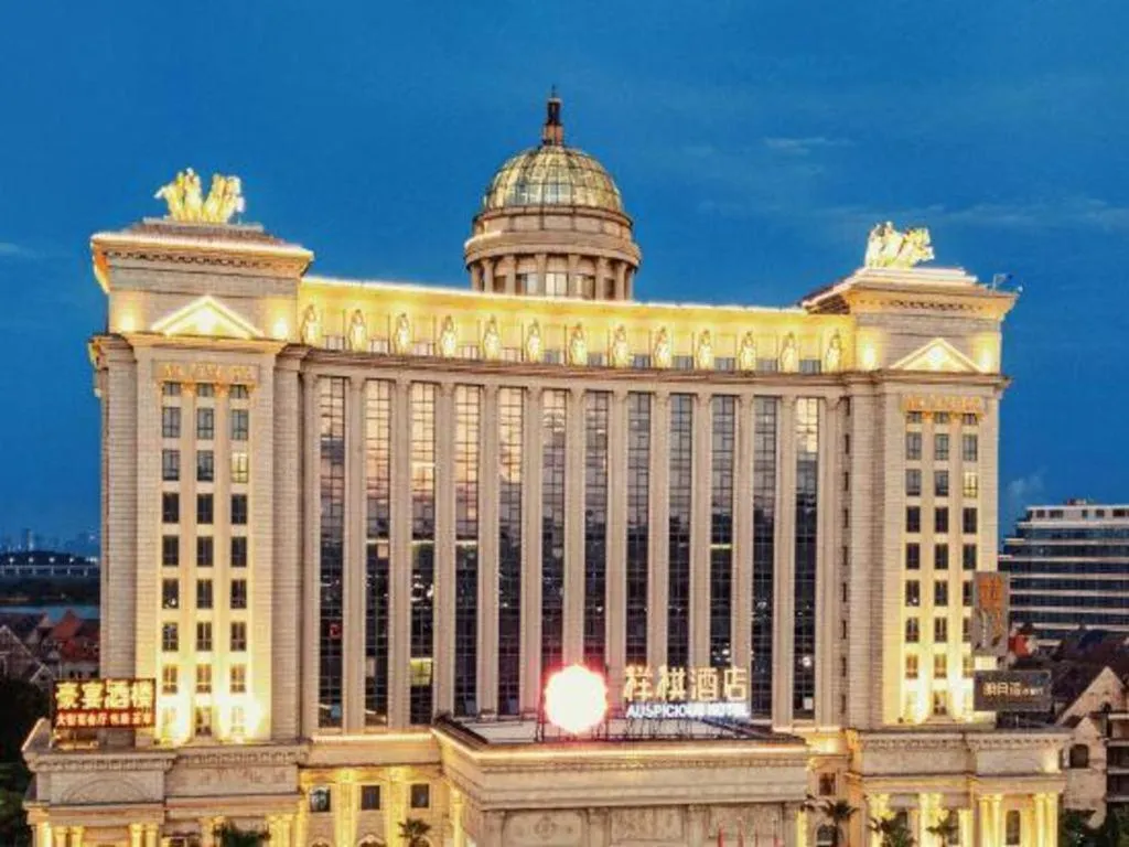 Auspicious Hotel